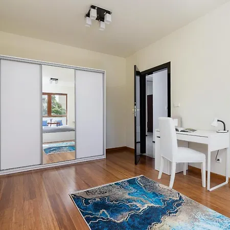 Apartment Wonderful Garden By Renters